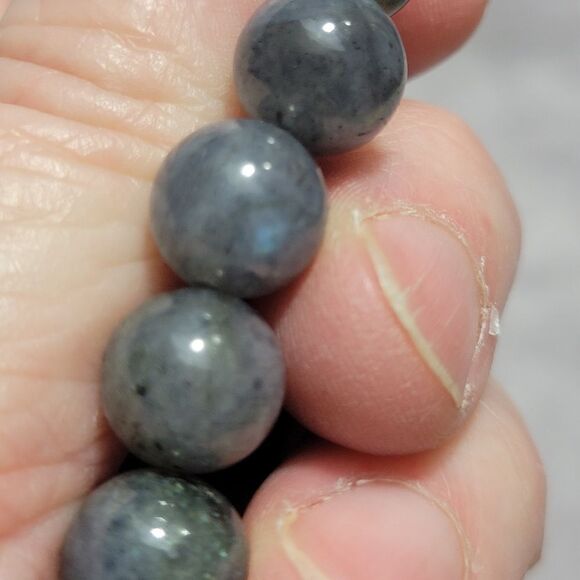 Malagasy Labradorite Beaded Bracelet - Picture 2 of 12